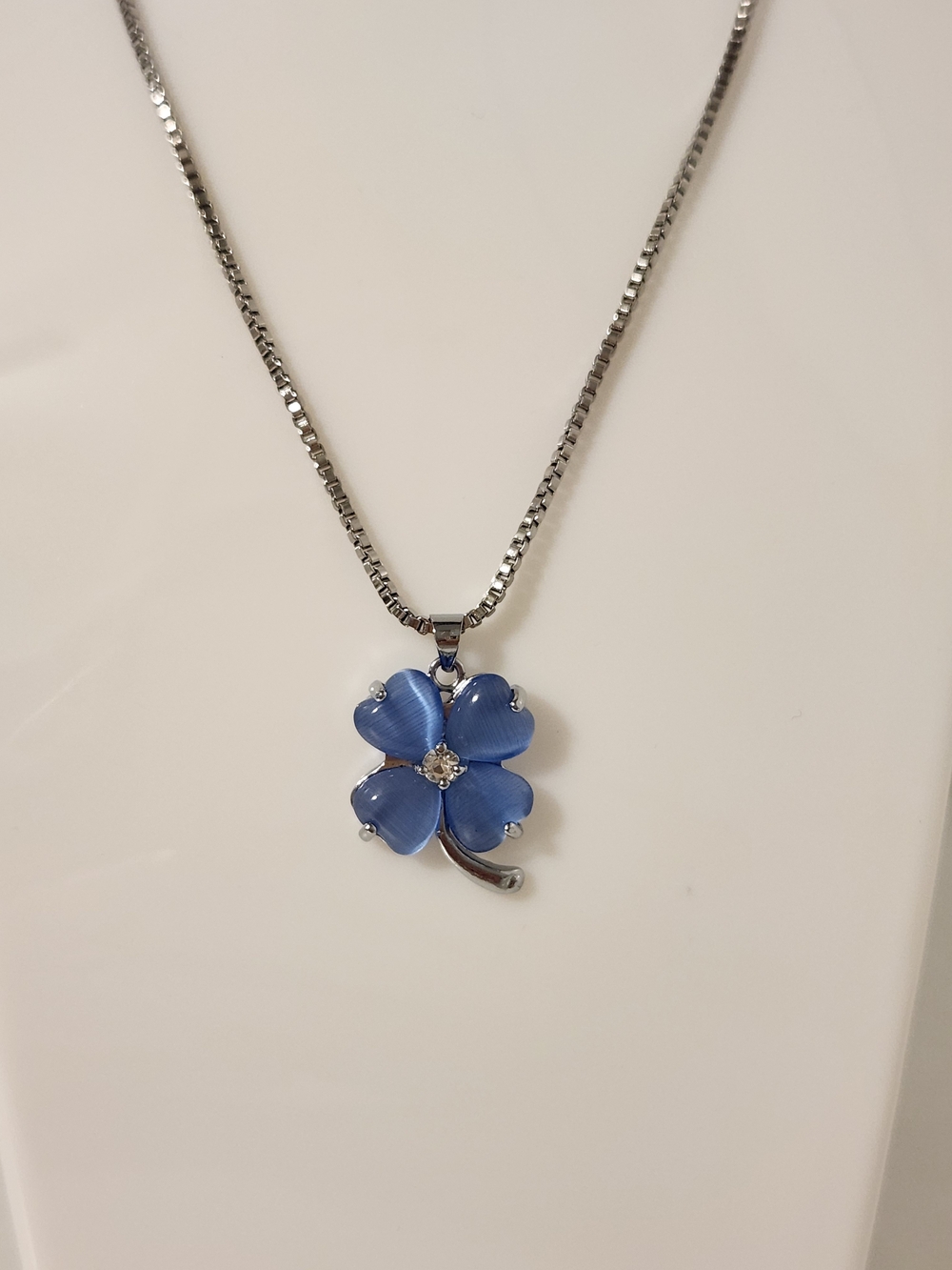Blue Cat's Eye Four-Leaf Clover Pendant Necklace Silver-tone Chain